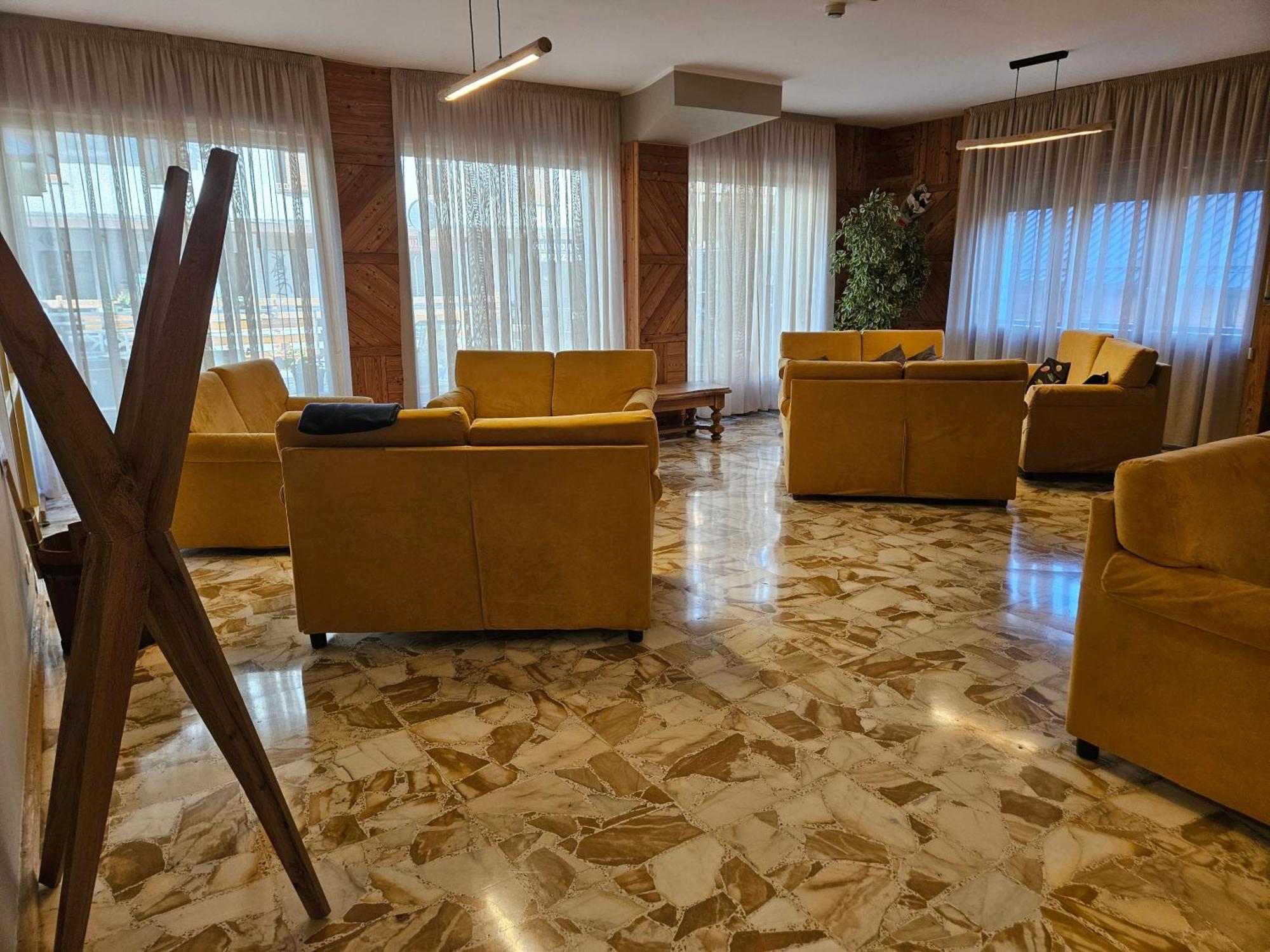 Hotel Holiday Debili Sauze D'Oulx Ngoại thất bức ảnh