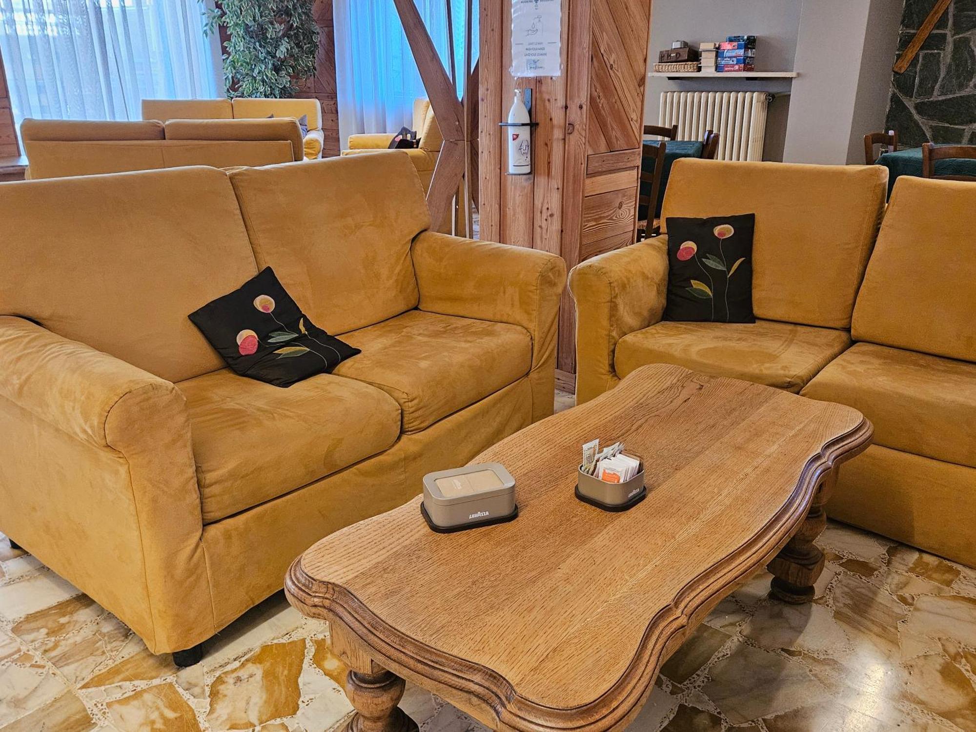 Hotel Holiday Debili Sauze D'Oulx Ngoại thất bức ảnh