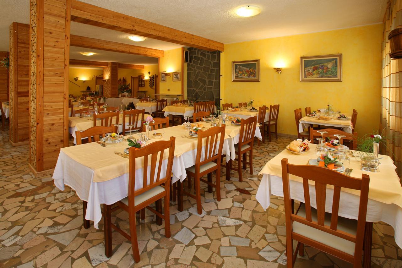 Hotel Holiday Debili Sauze D'Oulx Ngoại thất bức ảnh