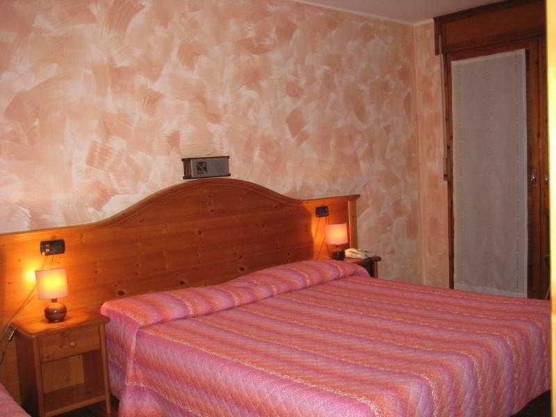 Hotel Holiday Debili Sauze D'Oulx Ngoại thất bức ảnh