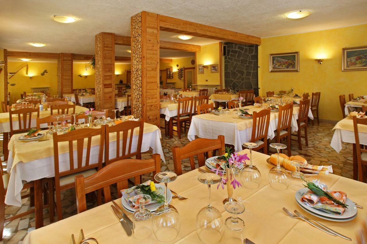 Hotel Holiday Debili Sauze D'Oulx Ngoại thất bức ảnh